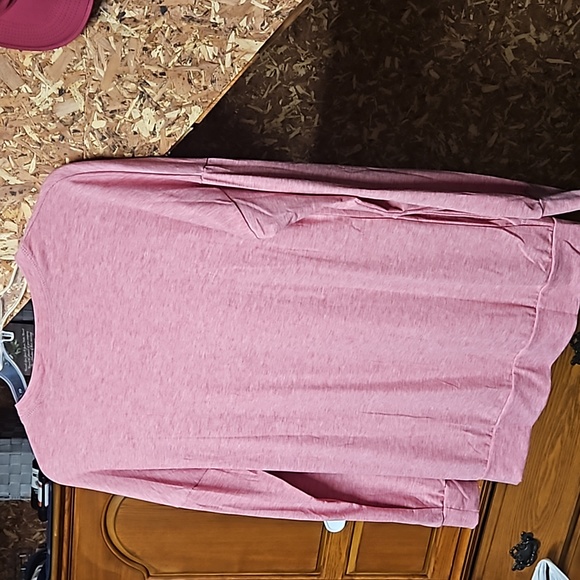 Never worn. Pink shirt - Picture 5 of 5